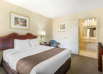 Quality Inn Vienna - Tysons Corner hotel thumbnail 8