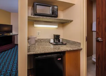 Fairfield Inn & Suites Dulles Airport Chantilly hotel thumbnail 6