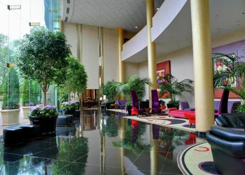 DoubleTree by Hilton Washington Dulles Airport hotel thumbnail 2