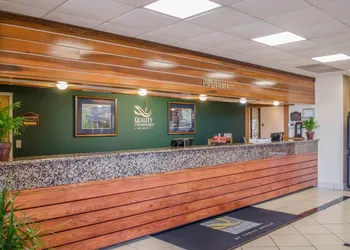 Quality Inn & Suites Pensacola Bayview hotel thumbnail 2
