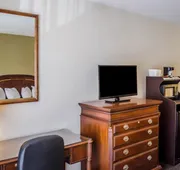 Quality Inn & Suites Pensacola Bayview hotel detail image 5