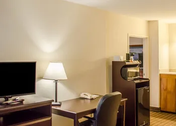 Quality Inn & Suites Pensacola Bayview hotel thumbnail 6