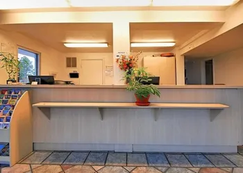 Super 6 Inn & Suites hotel thumbnail 3