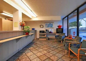 Super 6 Inn & Suites hotel thumbnail 4