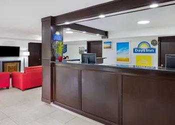 Days Inn by Wyndham Pensacola I-10 hotel thumbnail 2
