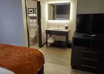 Comfort Suites Northlake hotel thumbnail 7
