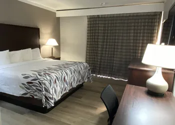 Red Roof Inn Gastonia hotel thumbnail 4