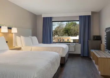 Lake Norman Inn and Suites hotel thumbnail 3