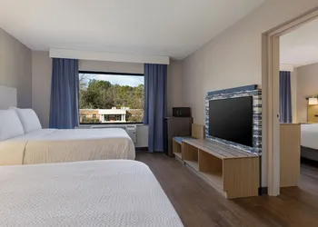 Lake Norman Inn and Suites hotel thumbnail 5