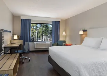 Lake Norman Inn and Suites hotel thumbnail 6