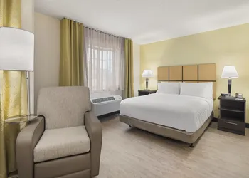 Candlewood Suites Charlotte - Arrowood by IHG hotel thumbnail 6
