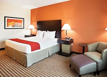 Holiday Inn Express & Suites Charlotte Southeast - Matthews by IHG hotel thumbnail 2