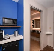 Holiday Inn Express & Suites Charlotte Southeast - Matthews by IHG hotel detail image 3