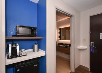 Holiday Inn Express & Suites Charlotte Southeast - Matthews by IHG hotel thumbnail 3
