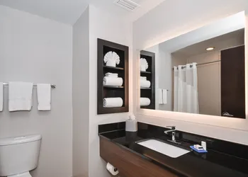 Holiday Inn Express & Suites Charlotte Southeast - Matthews by IHG hotel thumbnail 4