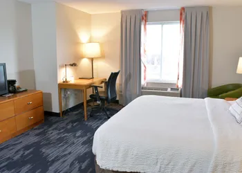 Fairfield Inn and Suites by Marriott Indianapolis East hotel thumbnail 5