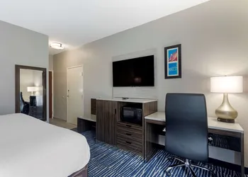 Comfort Inn & Suites Memphis East hotel thumbnail 8