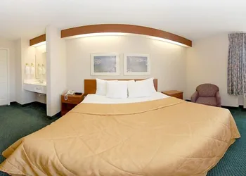 Baymont by Wyndham Mooresville hotel thumbnail 2