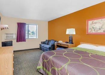 Super 8 by Wyndham Charlotte/Amusement Park Area hotel thumbnail 3