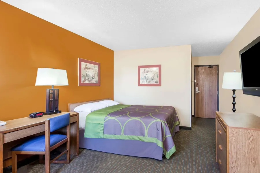 Super 8 by Wyndham Charlotte/Amusement Park Area hotel detail image 6