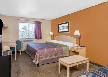 Super 8 by Wyndham Charlotte/Amusement Park Area hotel thumbnail 8