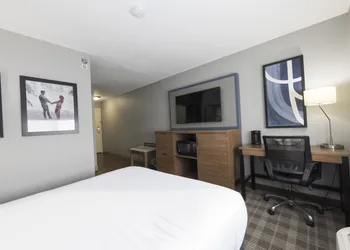 AmericInn by Wyndham Duluth hotel thumbnail 6