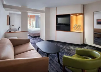 Fairfield Inn & Suites by Marriott Woodbridge hotel thumbnail 5