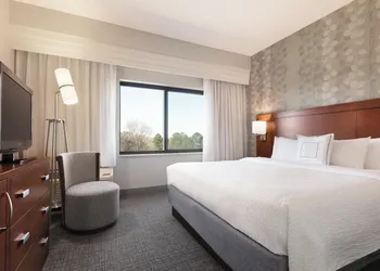 Courtyard by Marriott Charlotte Airport North hotel thumbnail 8