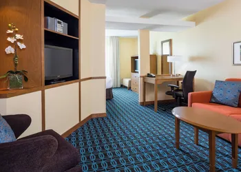 Fairfield Inn and Suites by Marriott Valparaiso hotel thumbnail 5