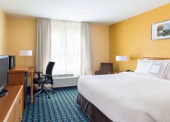 Fairfield Inn and Suites by Marriott Valparaiso hotel thumbnail 6