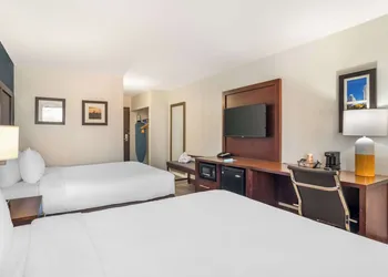 Comfort Inn Charlotte Airport Uptown hotel thumbnail 5
