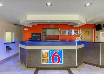 Motel 6 Charlotte, NC - University hotel thumbnail 3