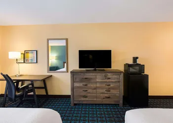 AmericInn by Wyndham Minot hotel thumbnail 8
