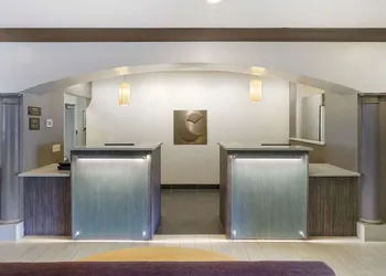 Comfort Inn & Suites hotel thumbnail 3