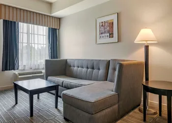 Comfort Inn & Suites hotel thumbnail 6