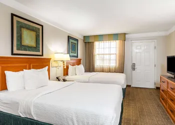 La Quinta Inn by Wyndham El Paso West hotel thumbnail 3