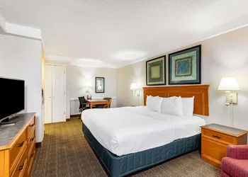 La Quinta Inn by Wyndham El Paso West hotel thumbnail 4
