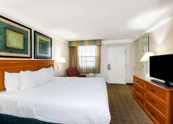 La Quinta Inn by Wyndham El Paso West hotel thumbnail 5