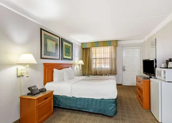 La Quinta Inn by Wyndham El Paso West hotel thumbnail 6