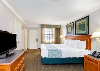La Quinta Inn by Wyndham El Paso West hotel thumbnail 7