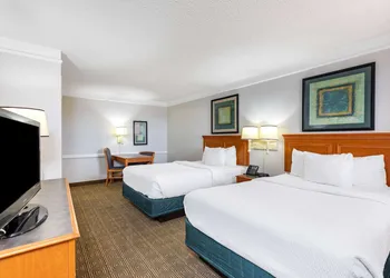 La Quinta Inn by Wyndham El Paso West hotel thumbnail 8