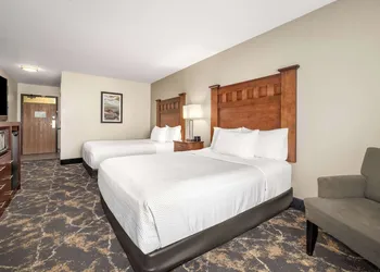 La Quinta Inn & Suites by Wyndham Grants Pass hotel thumbnail 5