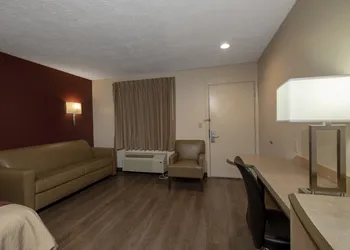 Red Roof Inn Indianapolis - Greenwood hotel thumbnail 4
