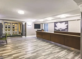 La Quinta Inn by Wyndham Midland hotel thumbnail 2