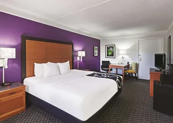La Quinta Inn by Wyndham Midland hotel thumbnail 5