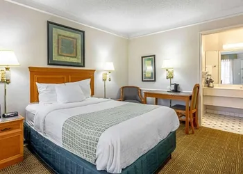 Rodeway Inn Huntsville West hotel thumbnail 5