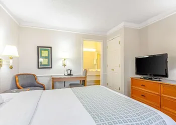Rodeway Inn Huntsville West hotel thumbnail 6