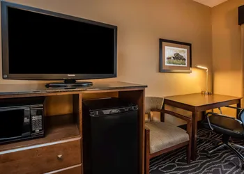 La Quinta Inn & Suites by Wyndham Eugene hotel thumbnail 6