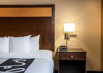 La Quinta Inn & Suites by Wyndham Eugene hotel thumbnail 7