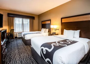 La Quinta Inn & Suites by Wyndham Eugene hotel thumbnail 8